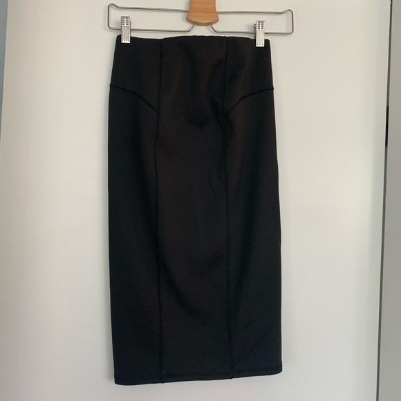 Zara High Waisted black pencil skirt - Picture 3 of 3